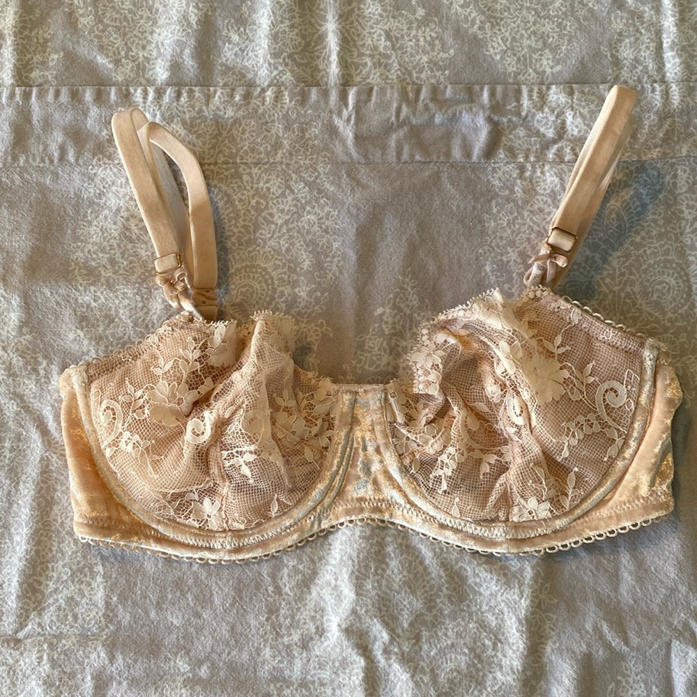 Victoria’s Secret Dream Angels Push-up without Padding Bra.